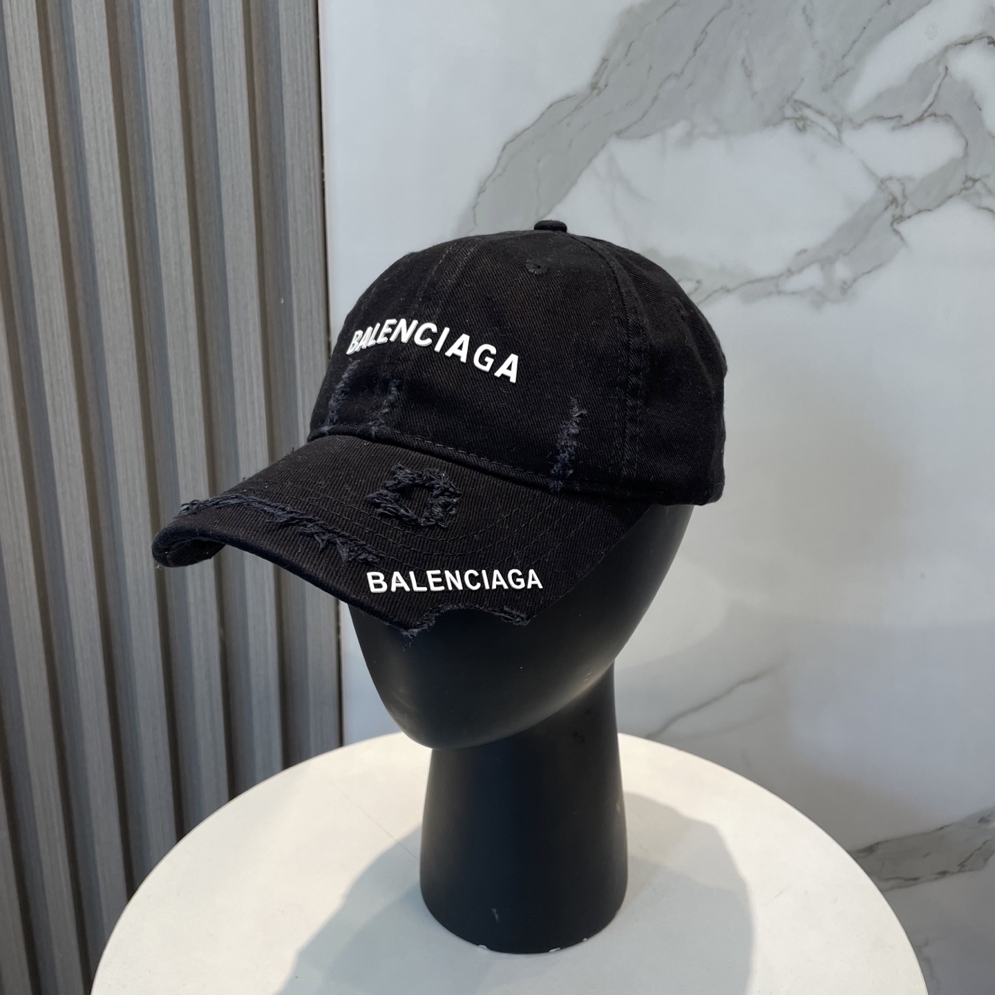 BALENCIAGA new logo baseball cap from Balenciaga, cool color scheme, with different styles for men and women to wear, the first batch to be shipped first! Paris fans must make a purchase!