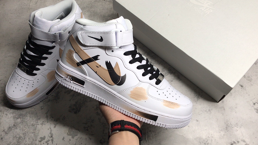 ▪️公司级别
NK Air Force 1'07 Mid 白黑棕手绘 手绘断裂 三勾阴影 空军一号