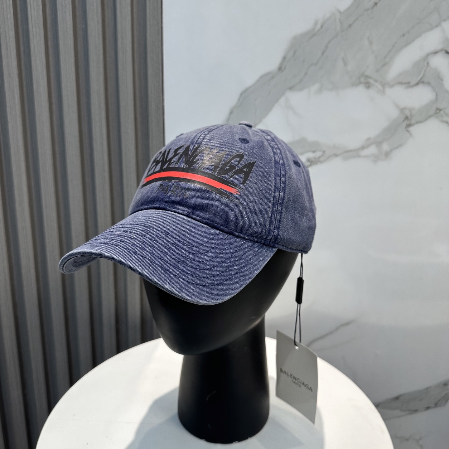 New Balencia * a Balenciaga baseball capIn-stock instant shipping 🧢 A simple, fashionable, super unbeatable and beautiful hat! Couple style!