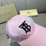 配盒子布袋，Burberry（巴宝莉）专柜爆款原单棒球帽，1:1开模订制，立体刺绣，精致无暇！100%纯棉面料，做工细致，原厂品质，独家实物拍摄。 - Image 6