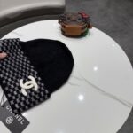 Chanel香奈儿秋冬款饥饿新款猫耳朵毛线帽, 百分百羊毛面料🐑 - Image 6