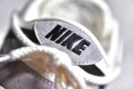 ▪️细节鉴定
NK SB Dunk Low 斯图西系列-绑带猪八米黑勾 低帮休闲板鞋 - Image 4