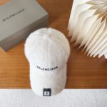 Balencia * a new Balenciaga baseball cap🧢 A simple, fashionable, super unbeatable and beautiful hat!