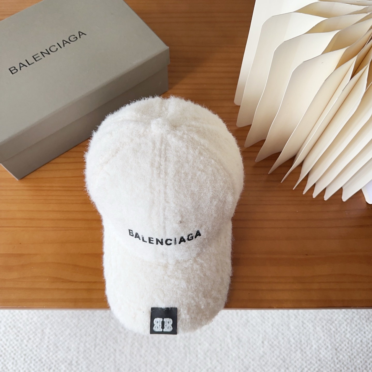 Balencia * a new Balenciaga baseball cap🧢 A simple, fashionable, super unbeatable and beautiful hat!