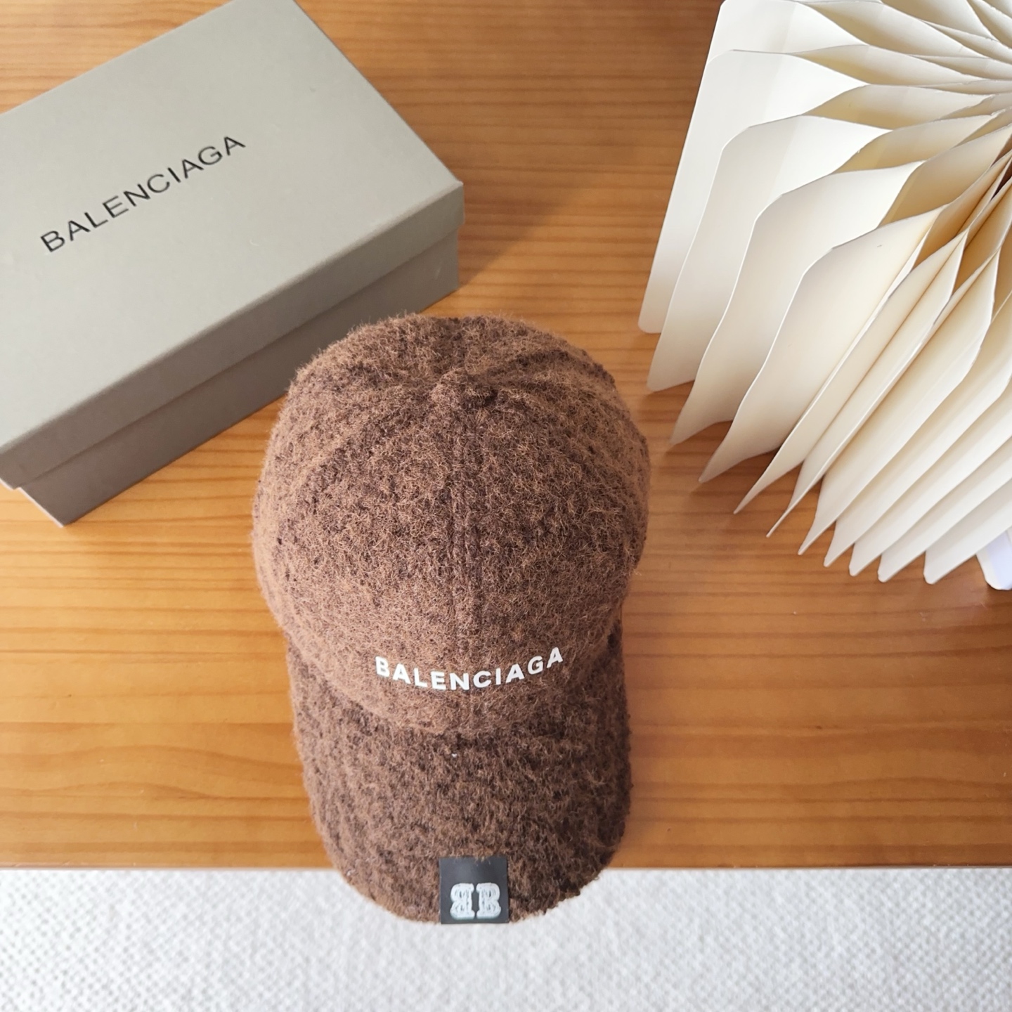 Balencia * a new Balenciaga baseball cap🧢 A simple, fashionable, super unbeatable and beautiful hat!