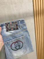 【Gucci Jeans | Classic Denim, Engraved with Luxury DNA】 When street style meets haute couture, a pair of jeans can become a badge of status.
Deconstructing the language of denim with centuries-old craftsmanship, we infuse every inch of fabric with a modern attitude and luxurious details, making everyday wear a silent declaration of taste.
✨ A pair of jeans is an attitude, and even more so, a legacy.
It's not just a wardrobe essential, but also an interpretation of the brand's spirit—
"From suitcases to jeans, we have always defined the boundaries of luxury with the ultimate craftsmanship."
Sizes: 28-42