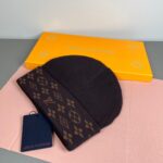 配防尘袋〈对版高品质，认准咯〉
路易威登LOUIS VUITTON🎩官方热卖爆款，羊毛针织毛线帽，时尚好品质高端大气，超柔软！超火爆💖质感很赞，出街超好搭配！时尚潮流！秋冬必备单品，快快入手哦！ - Image 5