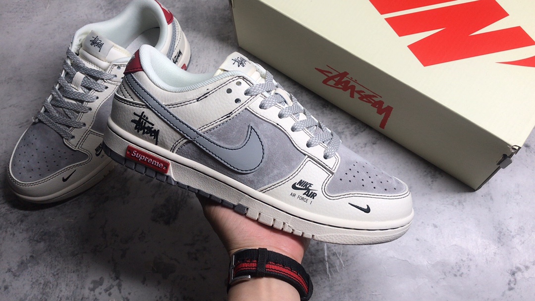 ▪️公司级别
Nk SB Dunk Low 斯图西联名-灰白浅灰勾 低帮休闲板鞋