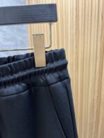 ❤️ Moncler/Mengkou 2025 autumn and winter new products with three complete labels, good casual pants, no need to introduce too much, look at details, counter size: M-XXXL 175/140, upper body L - Image 4
