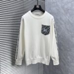 P 180 💐  DR 2025 autumn/winter wool blended round neck knitted sweater, made of imported custom yarn, provides comfortable and warm upper body, and is available for sale at the counter simultaneously. All three standards are complete.Size: M-3XL