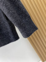 Hermes 2025ss Autumn/Winter New Product Fashionable and Casual Bottom Single Wear Round Neck Business and Leisure Basic High end Knitted 100% Pure Wool Sweater Comfortable and Warm! anti-pilling 👍🏼 Non irritating to the skin, suitable for close fitting, luxurious classic element design! There isn't much complicated craftsmanship involved, just the fusion of design and material. Simple European style autumn and winter essential counter size: M-3XL - Image 6
