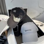 Balenciaga Balenciaga baseball cap. My family has already mastered Balenciaga's craftsmanship, which is sure to be a hit. Balenciaga's new washed cotton baseball cap is a must-haveHeavy industry craftsmanship, double B letter logo, innovative and fashionable trendy styleExclusive physical shooting for both men and women, adjustable for both genders - Image 4