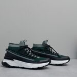 Moncler男士 Monte Runner 防水针织运动鞋
  该系列运动鞋延续了品牌的山地基因，透气防水，耐磨实穿，设计橡胶复合鞋底 适用于任何地形，具有耐久性和出色抓地力，增强缓冲和回弹力 搭配TPU尾翼，
  无论是都市漫游还是各类山地户外运动，都能轻松驾驭，潮酷个性叉充满科技感的外观，喜Gorpcore户外机能风的千万不能错过户外跑步都市漫步设计
Size:38-45 - Image 5