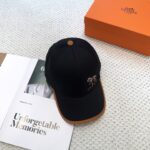 💰新款出货 HERMÈS (爱马仕)最新款原单棒球帽，拼色H，正品开模订制，原版透气帆布面料+原厂精钢调节扣，做工细致，时尚帅气质量超赞！