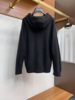 LP Nuoyoupianya 2025 Autumn/Winter New Knitted Woolen Sweater with Collar and Long Sleeve Sweater, the latest fashion trend effect, fashionable new charm, elements and modern high street style fusion, a "heavenly official's work" with full beauty Customer supplied knitted wool fabric! Embroidered logo pattern design on the chest! The touch is smooth and delicate, and the breathable and comfortable feeling is impeccable The minimalist and fashionable design comes from the latest techniques of trendy fashion, showcasing avant-garde and unique personality A must-have item for fashionistas to express the meticulous fashion atmosphere of the new season 👫 Same gender design. Size: M-2XL - Image 9