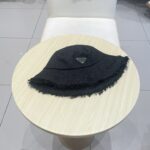 💰rada普拉达粗纺小香盆帽秋冬女士帽子黑色流苏粗纺花呢毛边渔夫帽