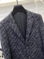 Dijia's new men's casual wool suit jacket for autumn 2025, made of high-end custom high-density suit fabric. The finished garment has been treated with silk gloss, making it super soft and comfortable, with an excellent texture. Fashionable and stylish upper body, meticulously crafted. The visual effect is super strong. Original tailoring at the counter, all original hardware accessories, and a unique trendy item in the wardrobe. Size: M-3XL 178 140kg L slim fit, maximum weight for wearing 190kg - Image 6
