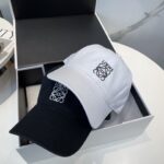 防尘袋
👒罗意威👒LOEWE新款原标设计棒球帽🧢质感超好，外部线条定位标准，做工精细，简约大气低价走量！ - Image 9