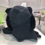 Gucci's new Korean version one-piece hat scarf, cute cycling scarf two-piece set, ear protection windproof hat, women's winter Lei Feng hat - Image 6
