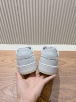 男码加10  Fendi芬迪板鞋首款大头运动鞋~~fendi match篮球运动鞋，最新元素注入加FF复古的设计，超经典百搭系列……
鞋面采用牛皮和牛猄拼接组合，侧面凸起的双F logo，内里采用毛巾布里，TPU发泡组合双色大底不一般的舒适！情侣款35-44 - Image 8