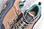 Bodega x HOKA ONE ONE Tor Ultra Low Gore-Tex 托亚系列增强版低帮厚底轻量坦克户外登山运动鞋“联名麦黄绿黑”1145771/NBYL HOKA ONE ONE 在去年异军突起，成为街头时尚圈中的新宠儿，品牌与时尚品牌 Engineered Garments 合作打造的联名 Tor Ultra Low 鞋款，更是设计与话题兼备的重磅之作，而本月 Hoka One One 又为这双超人气之作释出深蓝色、军绿色与黑色三款普通版配色。设计上依旧采用了具备透气性能的 eVent 物料制做鞋身，更搭配 Vibram 大底保留户外血脉，即使少了 Engineered Garments 的联名加持依旧十分出彩。尺码：40 40.5 41 42 42.5 43 44 45 - Image 9
