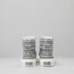 🌟  《顶级品质》
GⅣENCHY纪梵希魔术贴经典款 
专柜官网同步 市面最高版本 原版一比一复刻 四季潮鞋！纪凡希鞋子做工讲究 每一条走线都是按照原版样式 基本做到零瑕疵 媲美专柜 毫无压力 此款鞋即新潮又百搭！
▪️鞋面:进口摩术贴
▪️鞋面:进口头层牛皮
▪️垫脚:羊皮内里
▪️大底:原版TPU
▪️码数:女35一40 男39一44 - Image 7