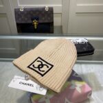 配防尘袋
香奈儿CHANEL🎩羊绒羊毛品质针织帽，时尚好品质高端大气，超柔软！超火爆💖质感很赞，出街超好搭配！时尚潮流！秋冬必备单品，快快入手哦！ - Image 2
