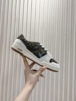 男码加10  Fendi芬迪板鞋首款大头运动鞋~~fendi match篮球运动鞋，最新元素注入加FF复古的设计，超经典百搭系列……
鞋面采用牛皮和牛猄拼接组合，侧面凸起的双F logo，内里采用毛巾布里，TPU发泡组合双色大底不一般的舒适！情侣款35-44