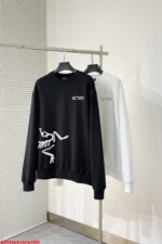 I902 SZ 🔥 The new letter printing double-layer heavy-duty letter pattern on the official website of Archaeopteryx, whether it is a T-shirt or a hoodie, is a popular item every year. The front large area printing uses a large Kangli digital printing machine for direct spraying, which has a high cost. After multiple adjustments, the color difference restoration of the pattern is close to 99% of the original version. The market garbage offset printing version is super labor-intensive. The fabric is made of exclusive customized 400g cotton double stranded M-3XL black and white 2 colors (reference 182/160 for L fit). It weighs 220 pounds and can be worn slightly largerChest length, sleeve lengthM           56       71         66L            58       73         67XL          60       75         682XL        62       77          693XL        64        79         70
