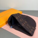 配防尘袋〈对版高品质，认准咯〉
路易威登LOUIS VUITTON🎩官方热卖爆款，羊毛针织毛线帽，时尚好品质高端大气，超柔软！超火爆💖质感很赞，出街超好搭配！时尚潮流！秋冬必备单品，快快入手哦！ - Image 6