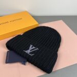 配防尘袋〈对版高品质，羊毛品质认准咯〉
路易威登LOUIS VUITTON🎩官方热卖爆款，羊毛针织毛线帽，时尚好品质高端大气，超柔软！超火爆💖质感很赞，出街超好搭配！时尚潮流！秋冬必备单品，快快入手哦！ - Image 2