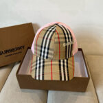 Burberry's new early spring baseball cap, simple yet fashionable, suitable for both men and women! High quality products, enjoy a sense of premium quality!